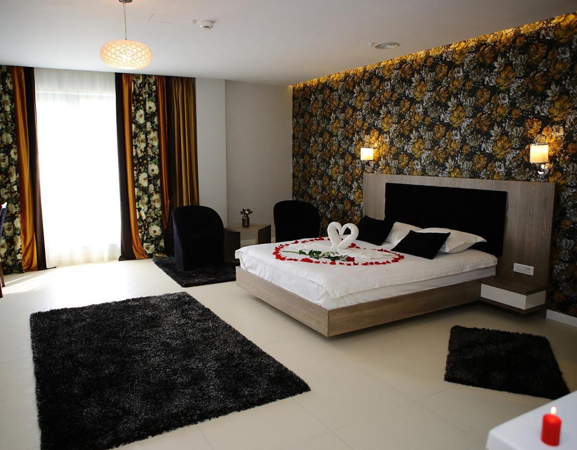 Meliss Events Hotel Craiova Bagian luar foto