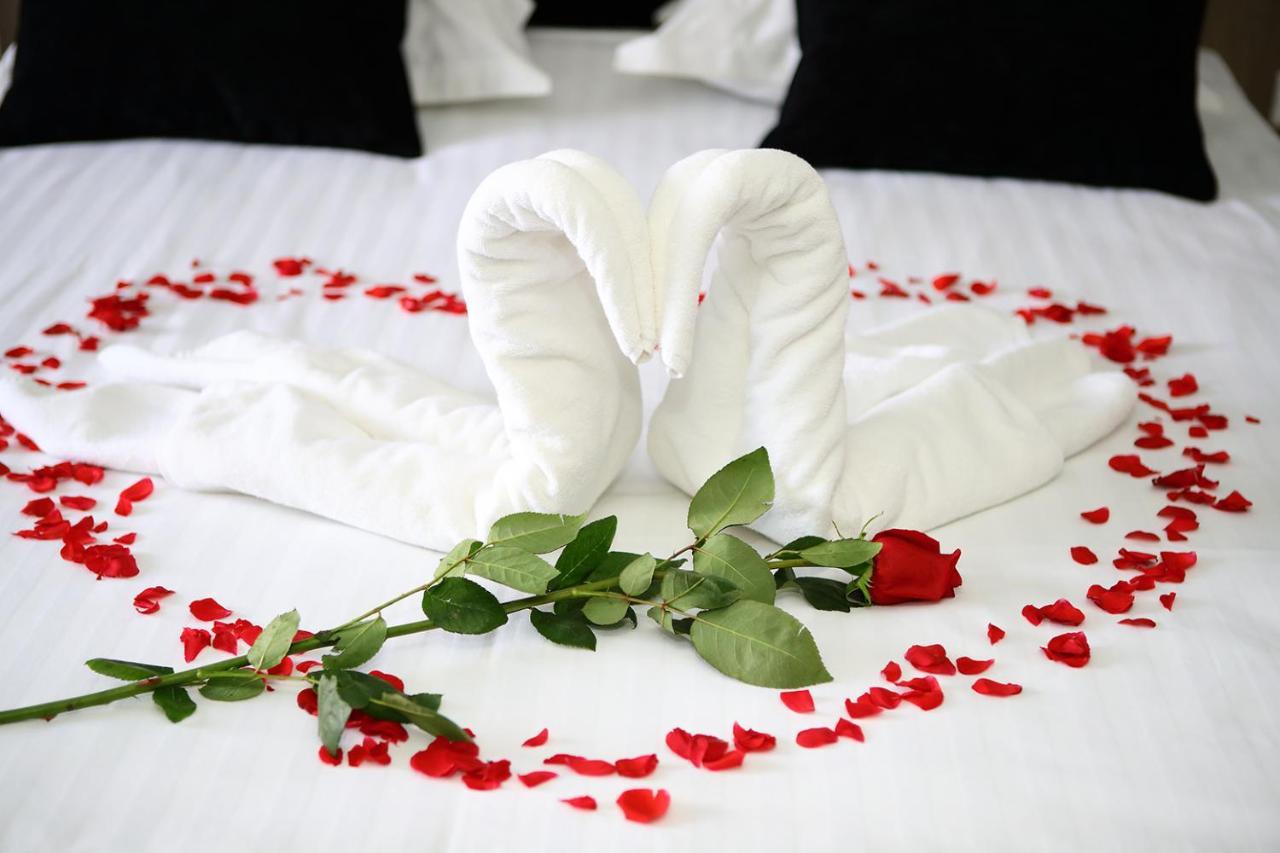Meliss Events Hotel Craiova Bagian luar foto