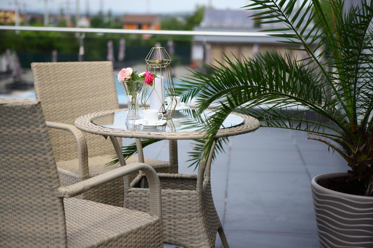 Meliss Events Hotel Craiova Bagian luar foto