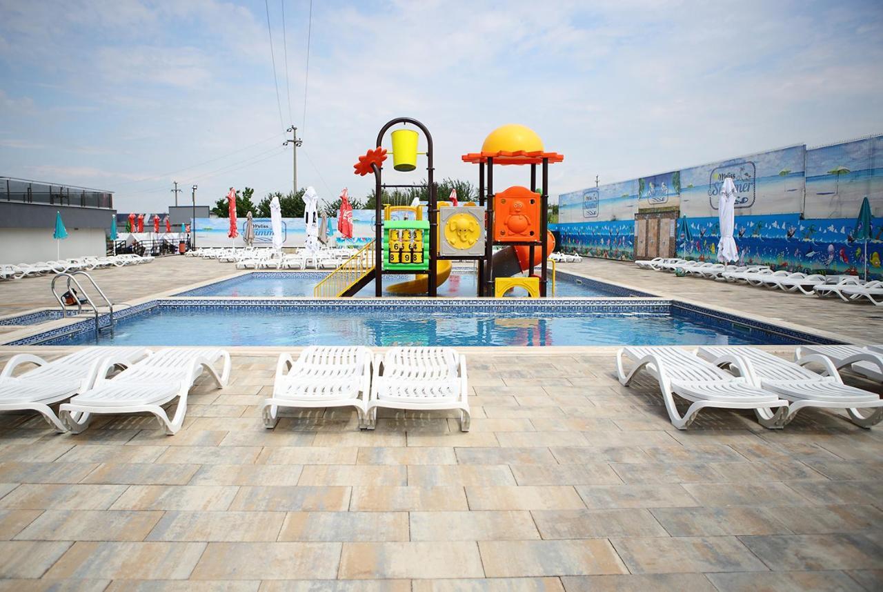 Meliss Events Hotel Craiova Bagian luar foto
