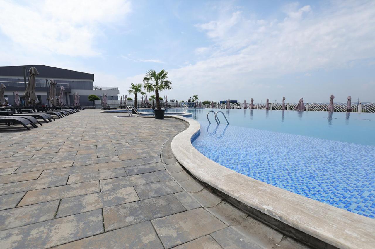 Meliss Events Hotel Craiova Bagian luar foto