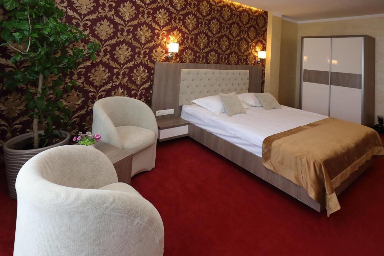 Meliss Events Hotel Craiova Bagian luar foto