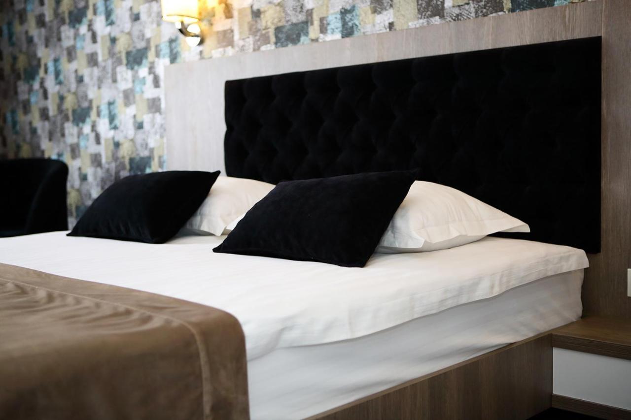 Meliss Events Hotel Craiova Bagian luar foto