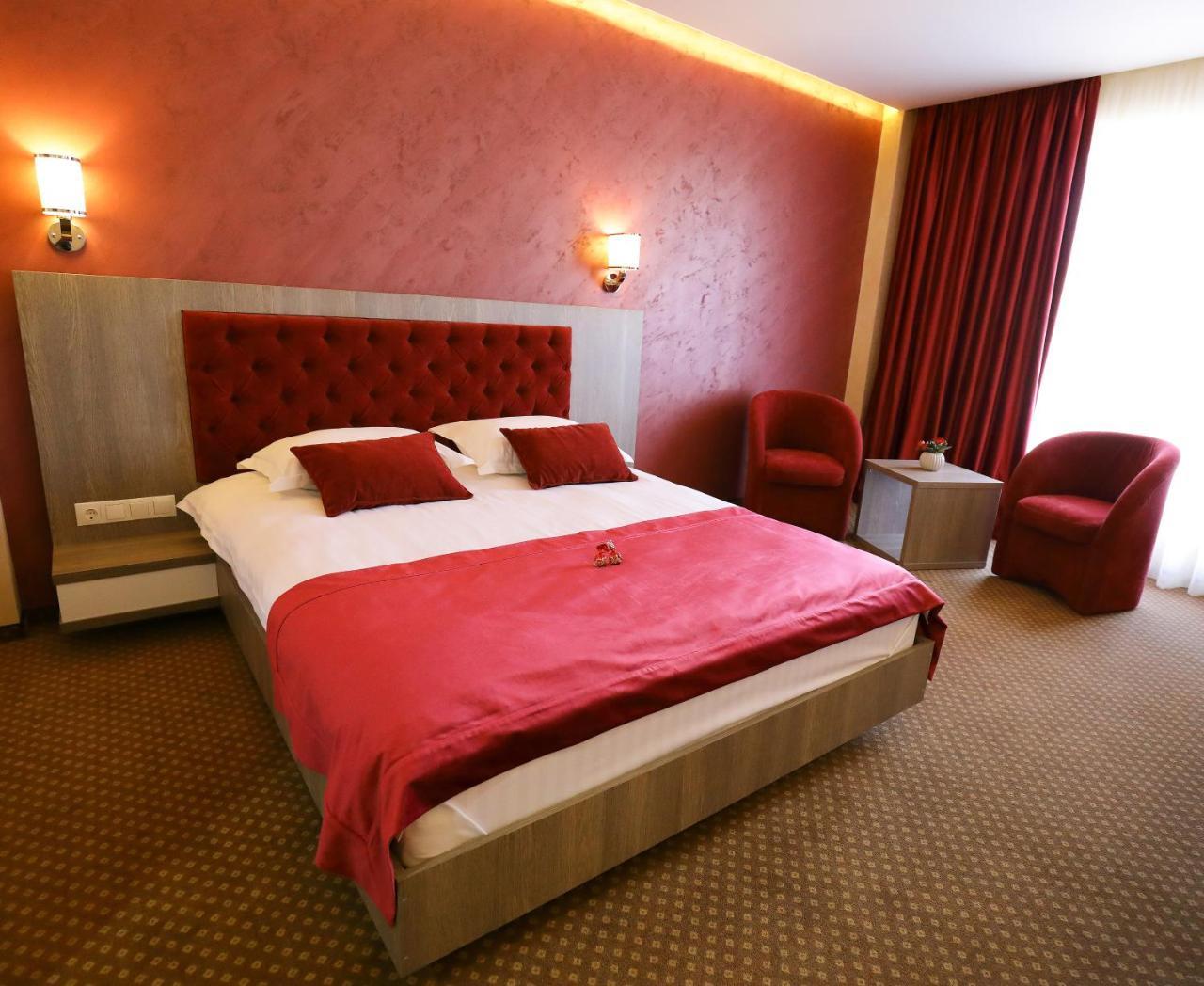 Meliss Events Hotel Craiova Bagian luar foto
