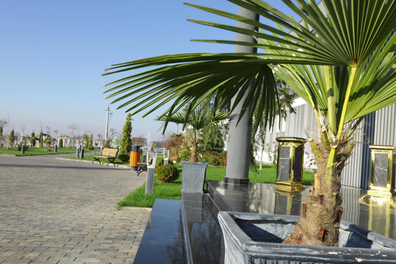 Meliss Events Hotel Craiova Bagian luar foto