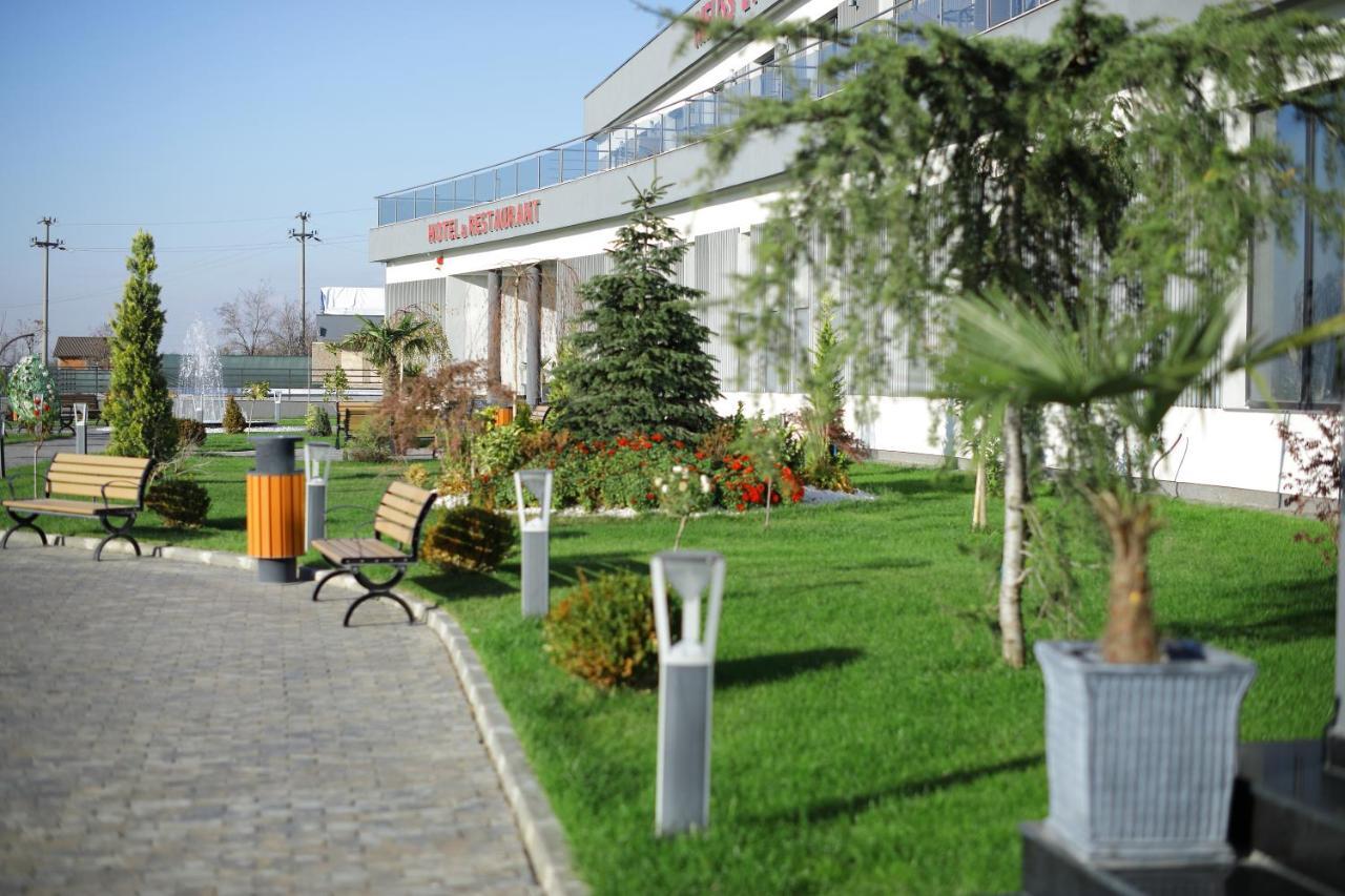 Meliss Events Hotel Craiova Bagian luar foto