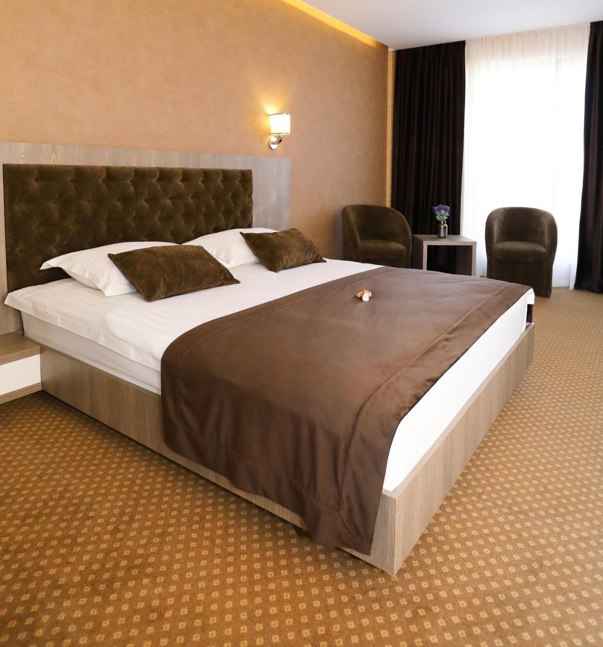 Meliss Events Hotel Craiova Bagian luar foto