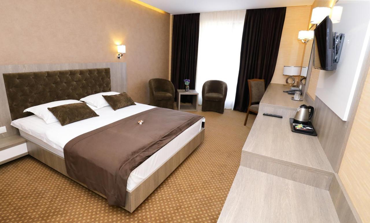 Meliss Events Hotel Craiova Bagian luar foto