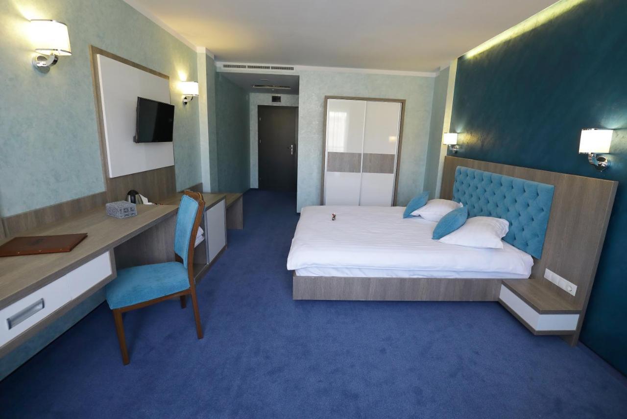Meliss Events Hotel Craiova Bagian luar foto