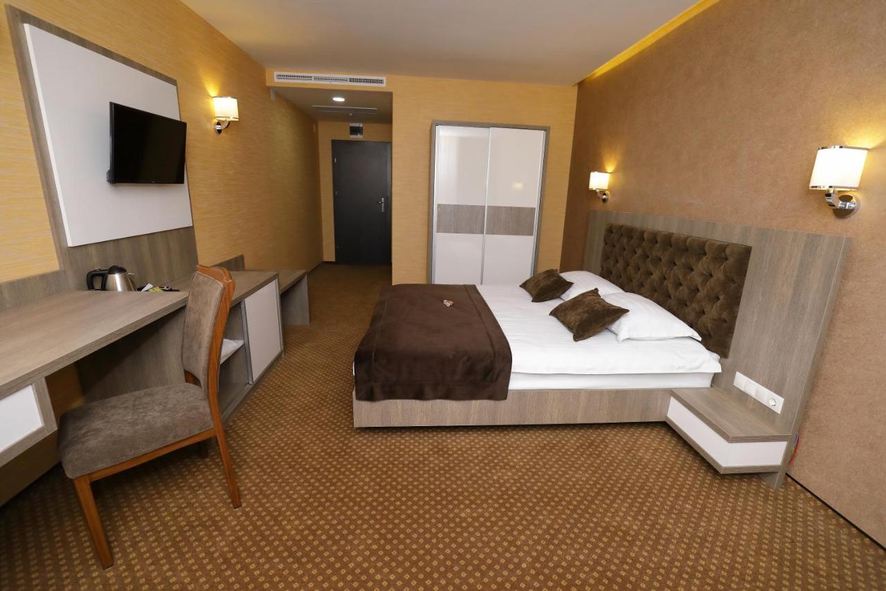 Meliss Events Hotel Craiova Bagian luar foto