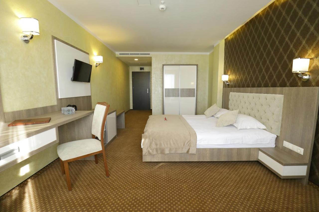 Meliss Events Hotel Craiova Bagian luar foto