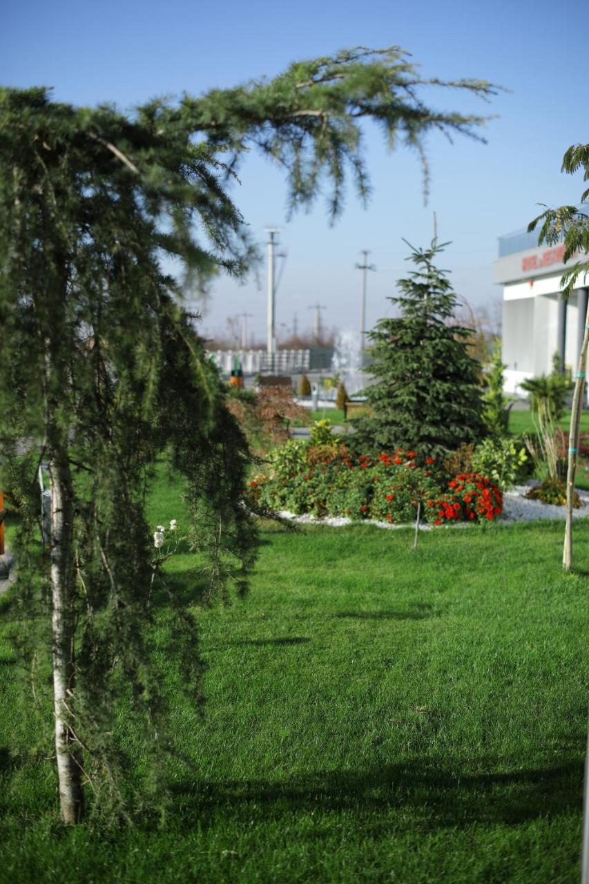 Meliss Events Hotel Craiova Bagian luar foto