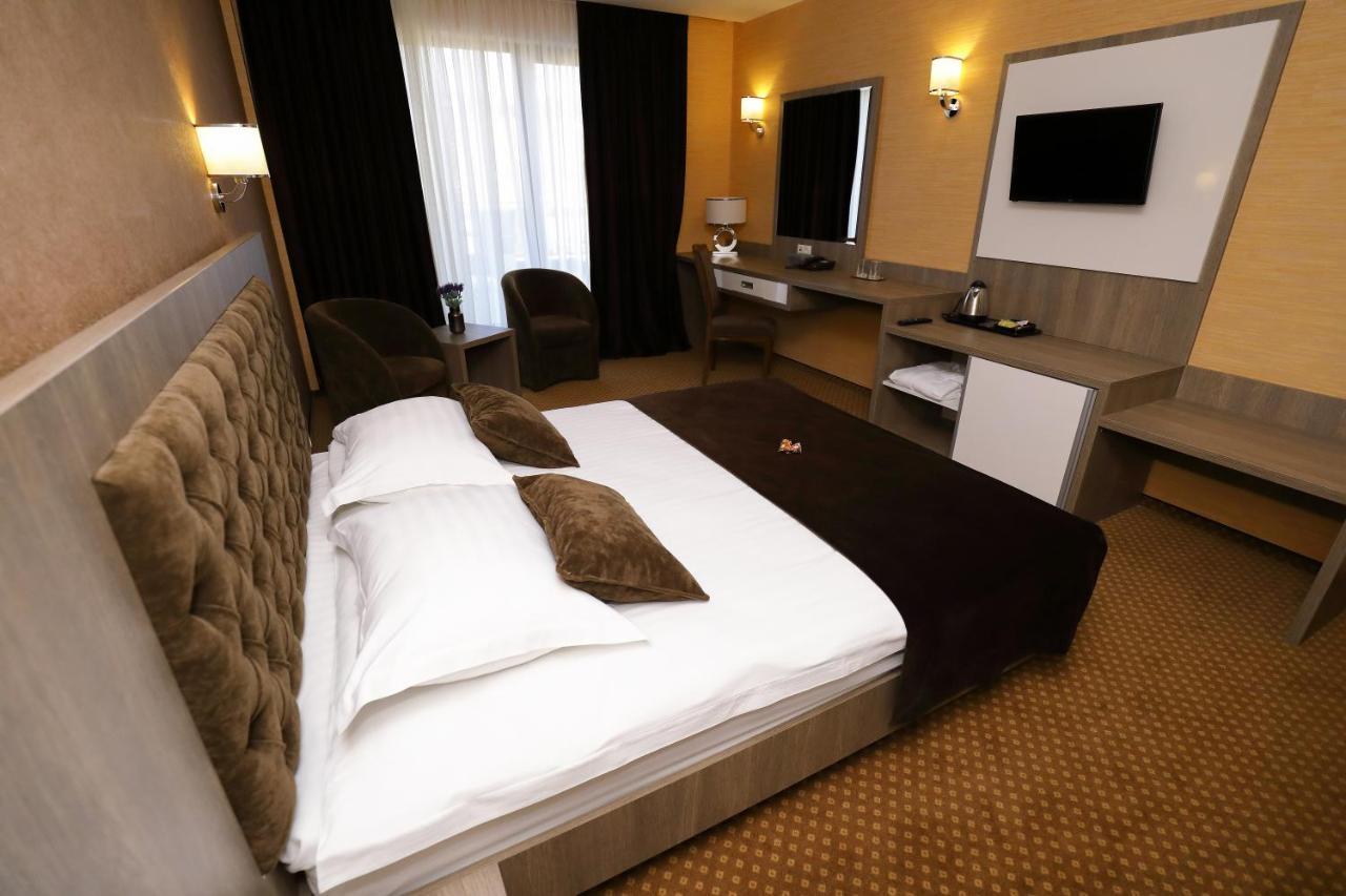 Meliss Events Hotel Craiova Bagian luar foto