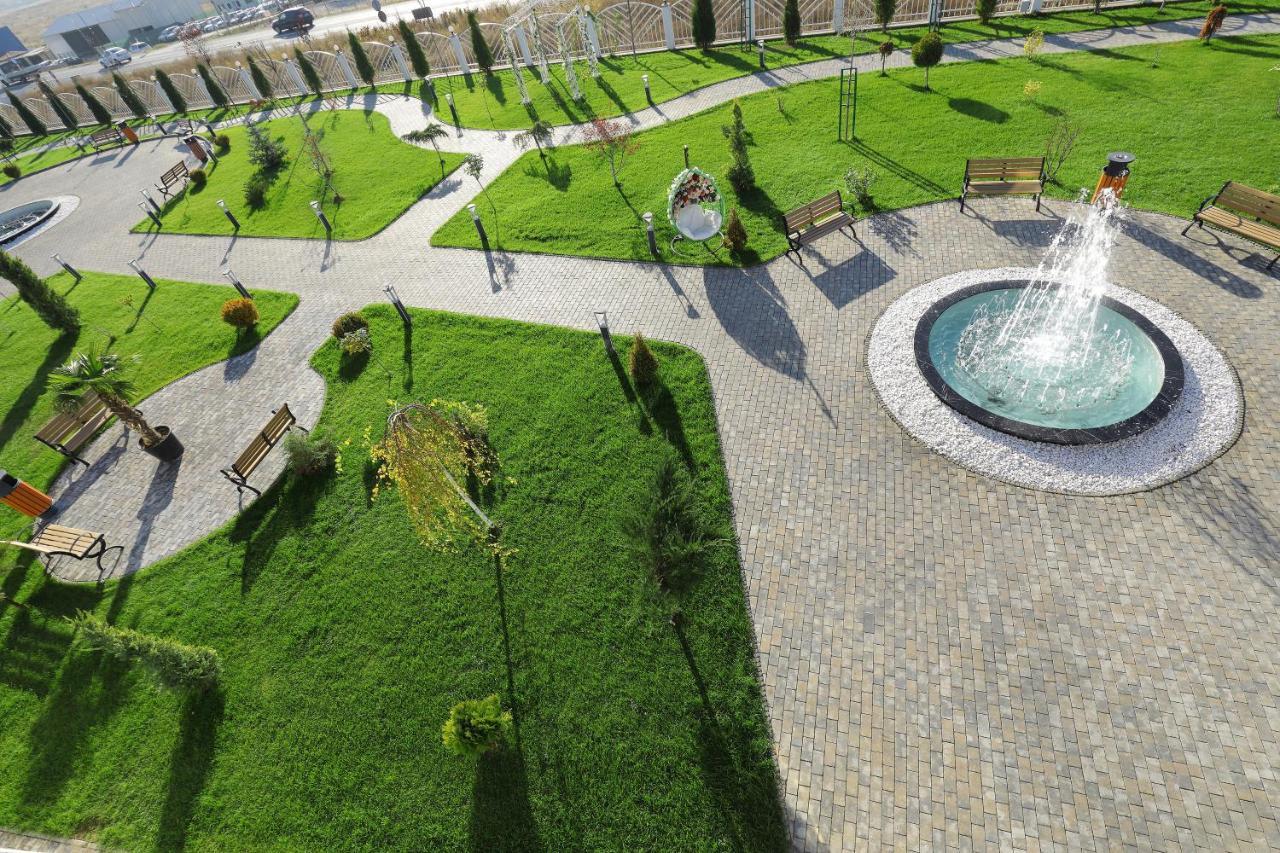 Meliss Events Hotel Craiova Bagian luar foto