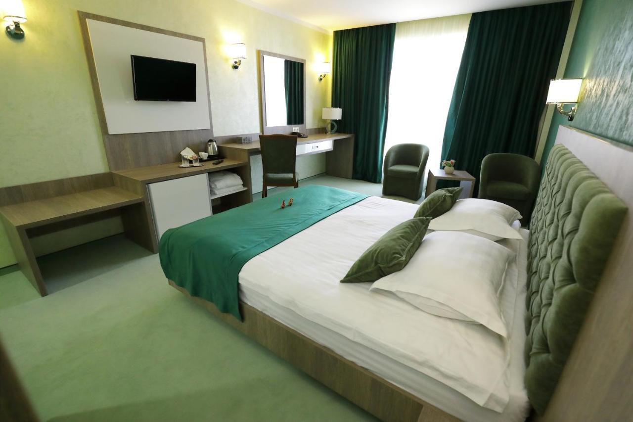 Meliss Events Hotel Craiova Bagian luar foto