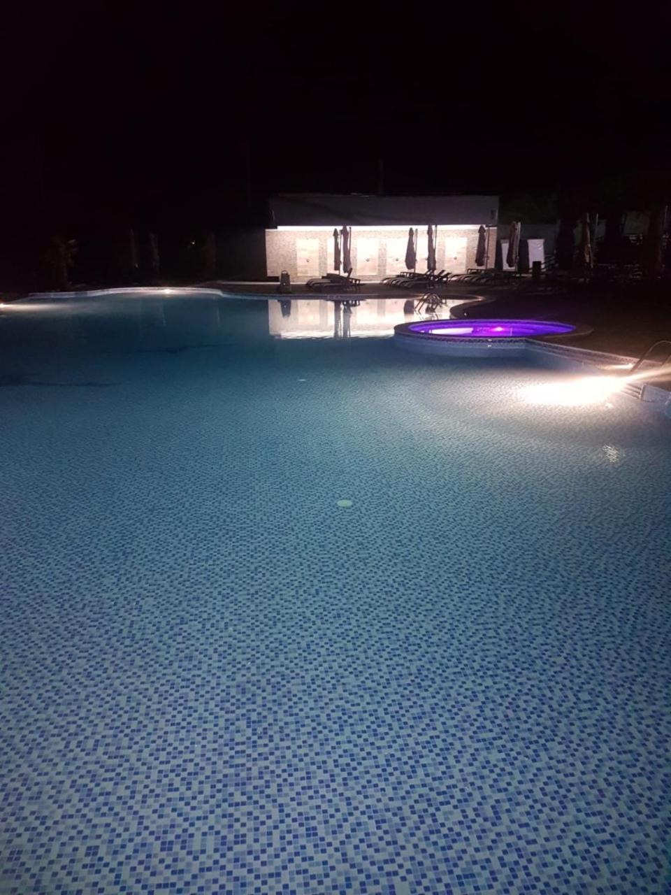 Meliss Events Hotel Craiova Bagian luar foto
